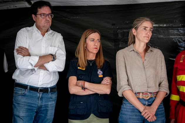 Sara Aagesen and Óscar López Visit the Navalcarnero I D Forward Command Post The Minister for Digital Transformation and the Civil Service, Óscar López, the Secretary General for Civil Protection and Emergencies, Virginia Barcones, and the Third Vice President of the Government and Minister for Ecological Transition and the Demographic Challenge, Sara Aagesen, during a visit to the forward command post set up to coordinate firefighting efforts for the forest fire in the western mountains, on July 26, 2026, in Navalcarnero, Madrid, Spain. Aagesen and López held a meeting with the heads of the emergency and coordination teams working on the fires affecting several towns in the Community of Madrid and the provinces of Toledo and Ávila. July 2  Copyright: xA.xPÃ rezxMecax 7688902