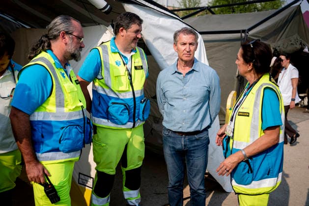 Feijóo Visits the Forward Command Post in Navalcarnero Alberto Núnez Feijóo, president of the Popular Party, during his visit to the forward command post in Navalcarnero in response to the wildfires in the western mountains of the Community of Madrid, on July 26, 2206, in Navalcarnero, Madrid, Spain. The wildfires ravaging the western mountains of the Community of Madrid and the provinces of Ávila and Toledo have burned 77,000 hectares and span a perimeter of 280 kilometers, according to data provided by Civil Protection July 26, 2026, in Navalcarnero, Madrid, Spain  Copyright: xA.xPÃ rezxMecax 7688909