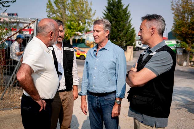 Feijóo Visits the Forward Command Post in Navalcarnero Alberto Núnez Feijóo, president of the Popular Party, during his visit to the forward command post in Navalcarnero in response to the wildfires in the western mountains of the Community of Madrid, on July 26, 2206, in Navalcarnero, Madrid, Spain. The wildfires ravaging the western mountains of the Community of Madrid and the provinces of Ávila and Toledo have burned 77,000 hectares and span a perimeter of 280 kilometers, according to data provided by Civil Protection July 26, 2026, in Navalcarnero, Madrid, Spain  Copyright: xA.xPÃ rezxMecax 7688915