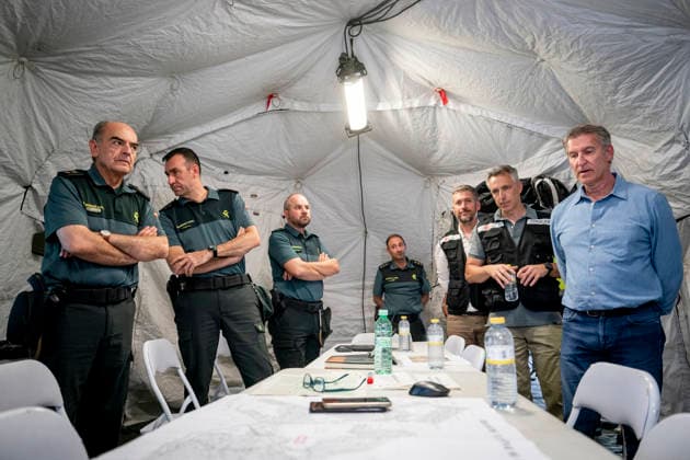 Feijóo Visits the Forward Command Post in Navalcarnero Alberto Núnez Feijóo, president of the Popular Party, during his visit to the forward command post in Navalcarnero in response to the wildfires in the western mountains of the Community of Madrid, on July 26, 2206, in Navalcarnero, Madrid, Spain. The wildfires ravaging the western mountains of the Community of Madrid and the provinces of Ávila and Toledo have burned 77,000 hectares and span a perimeter of 280 kilometers, according to data provided by Civil Protection July 26, 2026, in Navalcarnero, Madrid, Spain  Copyright: xA.xPÃ rezxMecax 7688917