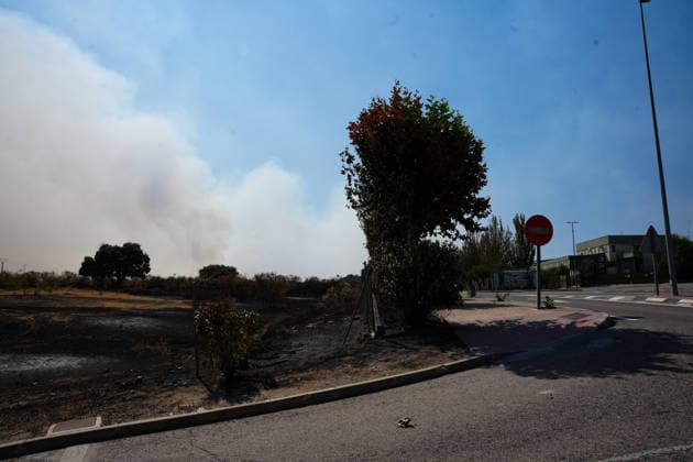 Spain continue to evacuate villages due to the wildfires MADRID, SPAIN - JULY 26: Spanish authorities still try to control the massive fires west of the capital, as they continue to evacuate more than 47 villages and towns in central and western Spain due to the ongoing fires, which are being aided by strong winds in Madrid, Spain on July 26, 2026. Muath Hamed Anadolu Madrid Spain. Editorial use only. Please get in touch for any other usage.  Copyright: x2026xAnadoluxMuathxHamedx