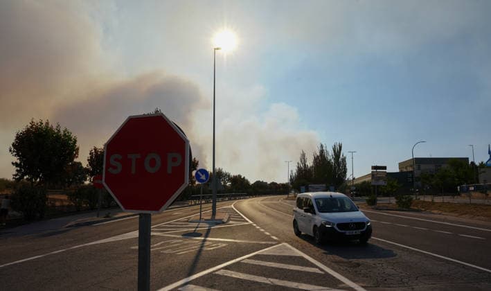 Spain continue to evacuate villages due to the wildfires MADRID, SPAIN - JULY 26: Spanish authorities still try to control the massive fires west of the capital, as they continue to evacuate more than 47 villages and towns in central and western Spain due to the ongoing fires, which are being aided by strong winds in Madrid, Spain on July 26, 2026. Muath Hamed Anadolu Madrid Spain. Editorial use only. Please get in touch for any other usage.  Copyright: x2026xAnadoluxMuathxHamedx