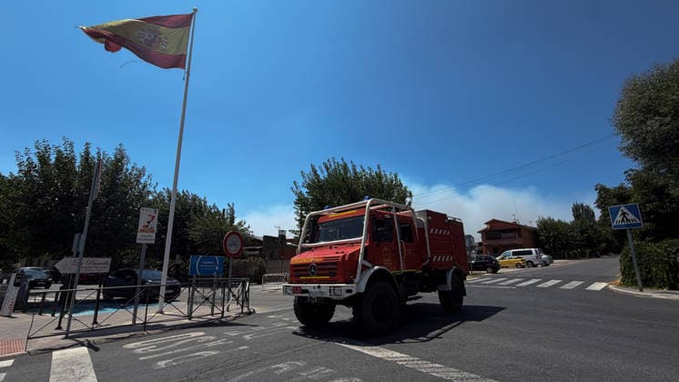 Spain continue to evacuate villages due to the wildfires MADRID, SPAIN - JULY 26: Spanish authorities still try to control the massive fires west of the capital, as they continue to evacuate more than 47 villages and towns in central and western Spain due to the ongoing fires, which are being aided by strong winds in Madrid, Spain on July 26, 2026. Muath Hamed Anadolu Madrid Spain. Editorial use only. Please get in touch for any other usage.  Copyright: x2026xAnadoluxMuathxHamedx