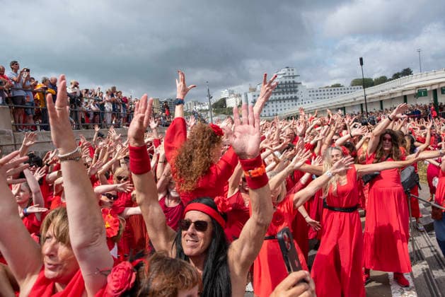 The Most Wuthering Heights Day Ever in London, UK - 26 Jul 2026 Dancers seen dressed as Kate Bush during the Most Wuthering Heights Day Ever performance in Folkstone. Hundreds of people attended the annual event called The Most Wuthering Heights Ever 2026 in Folkstone. It is one of the biggest Kate Bush gatherings in the country. People come from as far as New Zealand, USA and Costa Rica to join to the performance. London United Kingdom Copyright: xKrisztianxElekx xSOPAxImagesx SSS_20260726_KATE_BUSH_0011005070