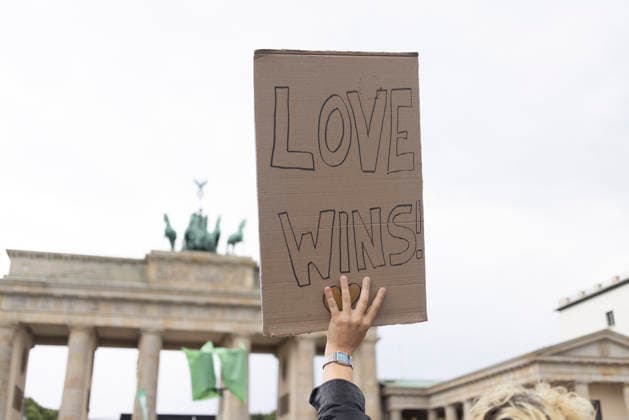 July 26, 2026, Berlin, Berlin, Germany: A vigil was held at Brandenburg Gate in Berlin in solidarity with those affected by the attack following Christopher Street Day (CSD), and with the victimsÃ¢â‚¬â ¢ families and friends. Members of the LGBTQIA+ community and allies gathered to mourn, express their anger, and turn grief into resistance against hatred and discrimination. Berlin Germany  - ZUMAb284 20260726_zip_b284_019 Copyright: xZairaxBiaginix