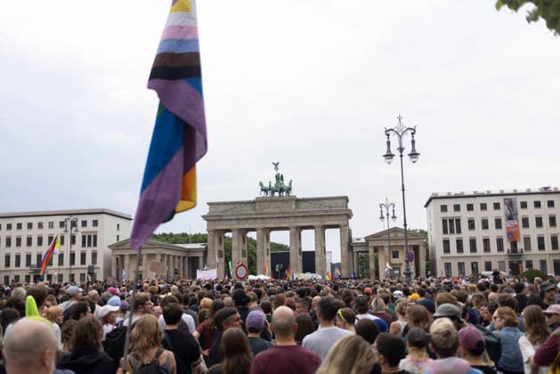 July 26, 2026, Berlin, Berlin, Germany: A vigil was held at Brandenburg Gate in Berlin in solidarity with those affected by the attack following Christopher Street Day (CSD), and with the victimsÃ¢â‚¬â ¢ families and friends. Members of the LGBTQIA+ community and allies gathered to mourn, express their anger, and turn grief into resistance against hatred and discrimination. Berlin Germany - ZUMAb284 20260726_zip_b284_025 Copyright: xZairaxBiaginix