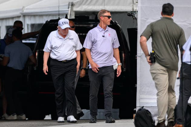 July 26, 2026, Washington, District Of Columbia, United States: President DONALD TRUMP examines recent renovations and construction projects at the North Portico of the White House after returning from a day at Trump National Golf Club in Sterling, Virginia. Washington United States - ZUMAk206 20260726_znp_k206_002 Copyright: xMattxKaminskyx