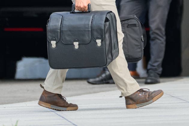 July 26, 2026, Washington, District Of Columbia, United States: The Ã¢â‚¬oeNuclear FootballÃ¢â‚¬Â carried in after DONALD TRUMP arrives back at the White House from a day at Trump National Golf Club in Sterling, Virginia. Washington United States - ZUMAk206 20260726_znp_k206_009 Copyright: xMattxKaminskyx