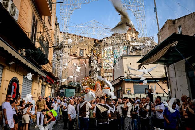 Solemn Procession of Our Lady of Mount Carmel in Palermo PALERMO, ITALY - JULY 26: Solemn Procession of the Silver Statue of the Our Lady of Mount Carmel from the Church of Carmine Maggiore, through the Old Ballaro Market and through the streets of the city, organised by the Venerable Confraternity of Our Lady of Mount Carmel, founded in 1735 on July 26, 2026 in Palermo, Italy. Palermo Sicily Italy Copyright: xStefanoxMontesix