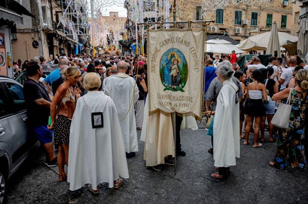Solemn Procession of Our Lady of Mount Carmel in Palermo PALERMO, ITALY - JULY 26: Solemn Procession of the Silver Statue of the Our Lady of Mount Carmel from the Church of Carmine Maggiore, through the Old Ballaro Market and through the streets of the city, organised by the Venerable Confraternity of Our Lady of Mount Carmel, founded in 1735 on July 26, 2026 in Palermo, Italy. Palermo Sicily Italy Copyright: xStefanoxMontesix