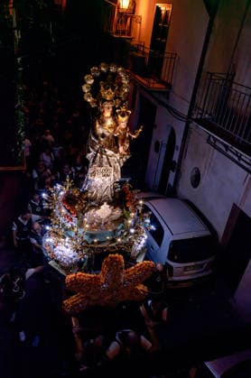 Solemn Procession of Our Lady of Mount Carmel in Palermo PALERMO, ITALY - JULY 26: Solemn Procession of the Silver Statue of the Our Lady of Mount Carmel from the Church of Carmine Maggiore, through the Old Ballaro Market and through the streets of the city, organised by the Venerable Confraternity of Our Lady of Mount Carmel, founded in 1735 on July 26, 2026 in Palermo, Italy. Palermo Sicily Italy Copyright: xStefanoxMontesix