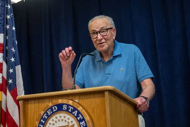 U.S. Senator Schumer Announces Action To Block Any Renaming Provision Attached To The Surface Transportation Bill Or Any Other Legislation Moving Through The U.S. Senate, New York, USA – 26 Jul 2026 U.S. Senator Chuck Schumer (D-NY) speaks U.S. Senator Chuck Schumer (D-NY) announces actions to block any legislation with a provision that renames New York Penn Station after Donald Trump based on recent reporting uncovering that Transportation Secretary Sean Duffy sent a letter to senators asking Congress to direct Amtrak to rename Penn Station on July 26, 2026 in New York City. New York United States Copyright: xRonxAdarx xSOPAxImagesx Ron-Adar-1440070