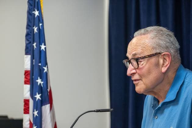 U.S. Senator Schumer Announces Action To Block Any Renaming Provision Attached To The Surface Transportation Bill Or Any Other Legislation Moving Through The U.S. Senate, New York, USA – 26 Jul 2026 U.S. Senator Chuck Schumer (D-NY) speaks U.S. Senator Chuck Schumer (D-NY) announces actions to block any legislation with a provision that renames New York Penn Station after Donald Trump based on recent reporting uncovering that Transportation Secretary Sean Duffy sent a letter to senators asking Congress to direct Amtrak to rename Penn Station on July 26, 2026 in New York City. New York United States Copyright: xRonxAdarx xSOPAxImagesx Ron-Adar-1440067