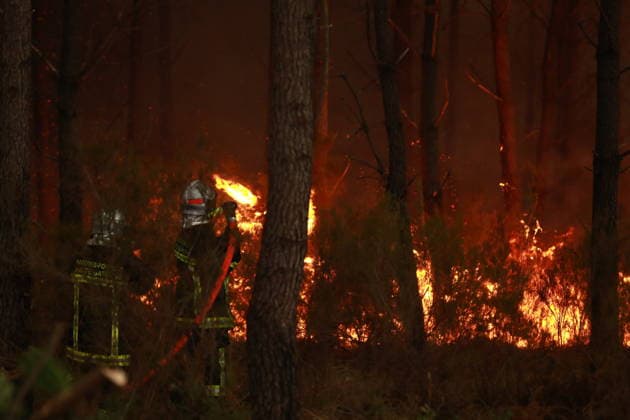 Firefighting operation continues as wildfire burns in Saint-Jean-d Illac, France SAINT-JEAN-D ILLAC, FRANCE - JULY 26: Firefighting operations continue as a wildfire burns near Saint-Jean-d Illac in southwestern France on July 26, 2026. Fire engines, heavy machinery and a firefighting helicopter are deployed to contain the blaze, while firefighters battle the fire on the ground. French Interior Minister Laurent Nunez warns that the situation remains highly unfavorable. Mohamad Salaheldin Abdelghani Alsayed Anadolu Saint-Jean-d Illac France. Editorial use only. Please get in touch for any other usage.  Copyright: x2026xAnadoluxMohamadxSalaheldinxAbdelghanixAlsayedx