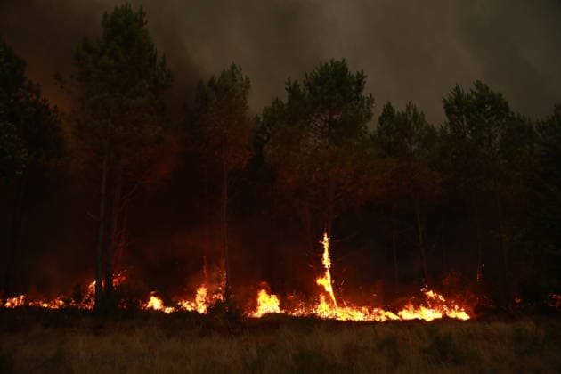 Firefighting operation continues as wildfire burns in Saint-Jean-d Illac, France SAINT-JEAN-D ILLAC, FRANCE - JULY 26: Firefighting operations continue as a wildfire burns near Saint-Jean-d Illac in southwestern France on July 26, 2026. Fire engines, heavy machinery and a firefighting helicopter are deployed to contain the blaze, while firefighters battle the fire on the ground. French Interior Minister Laurent Nunez warns that the situation remains highly unfavorable. Mohamad Salaheldin Abdelghani Alsayed Anadolu Saint-Jean-d Illac France. Editorial use only. Please get in touch for any other usage.  Copyright: x2026xAnadoluxMohamadxSalaheldinxAbdelghanixAlsayedx