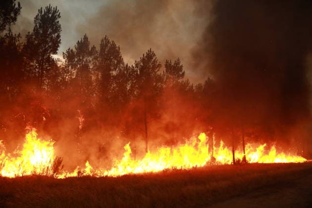 Firefighting operation continues as wildfire burns in Saint-Jean-d Illac, France SAINT-JEAN-D ILLAC, FRANCE - JULY 26: Firefighting operations continue as a wildfire burns near Saint-Jean-d Illac in southwestern France on July 26, 2026. Fire engines, heavy machinery and a firefighting helicopter are deployed to contain the blaze, while firefighters battle the fire on the ground. French Interior Minister Laurent Nunez warns that the situation remains highly unfavorable. Mohamad Salaheldin Abdelghani Alsayed Anadolu Saint-Jean-d Illac France. Editorial use only. Please get in touch for any other usage.  Copyright: x2026xAnadoluxMohamadxSalaheldinxAbdelghanixAlsayedx