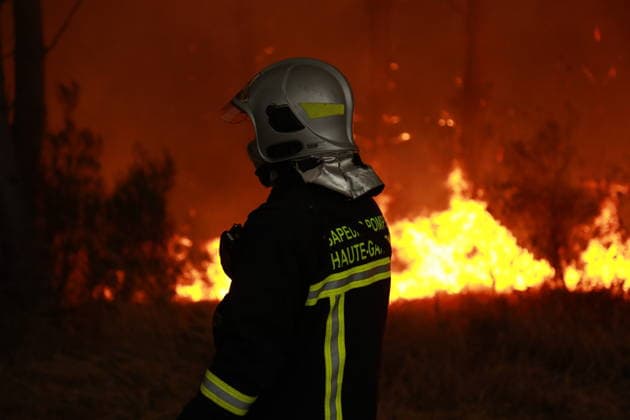 Firefighting operation continues as wildfire burns in Saint-Jean-d Illac, France SAINT-JEAN-D ILLAC, FRANCE - JULY 26: Firefighting operations continue as a wildfire burns near Saint-Jean-d Illac in southwestern France on July 26, 2026. Fire engines, heavy machinery and a firefighting helicopter are deployed to contain the blaze, while firefighters battle the fire on the ground. French Interior Minister Laurent Nunez warns that the situation remains highly unfavorable. Mohamad Salaheldin Abdelghani Alsayed Anadolu Saint-Jean-d Illac France. Editorial use only. Please get in touch for any other usage.  Copyright: x2026xAnadoluxMohamadxSalaheldinxAbdelghanixAlsayedx