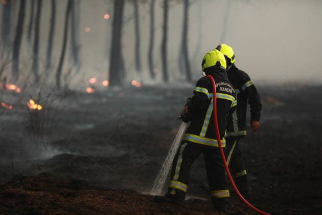 Firefighting operation continues as wildfire burns in Saint-Jean-d Illac, France SAINT-JEAN-D ILLAC, FRANCE - JULY 26: Firefighting operations continue as a wildfire burns near Saint-Jean-d Illac in southwestern France on July 26, 2026. Fire engines, heavy machinery and a firefighting helicopter are deployed to contain the blaze, while firefighters battle the fire on the ground. French Interior Minister Laurent Nunez warns that the situation remains highly unfavorable. Mohamad Salaheldin Abdelghani Alsayed Anadolu Saint-Jean-d Illac France. Editorial use only. Please get in touch for any other usage.  Copyright: x2026xAnadoluxMohamadxSalaheldinxAbdelghanixAlsayedx