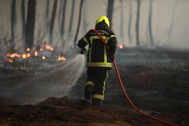 Firefighting operation continues as wildfire burns in Saint-Jean-d Illac, France SAINT-JEAN-D ILLAC, FRANCE - JULY 26: Firefighting operations continue as a wildfire burns near Saint-Jean-d Illac in southwestern France on July 26, 2026. Fire engines, heavy machinery and a firefighting helicopter are deployed to contain the blaze, while firefighters battle the fire on the ground. French Interior Minister Laurent Nunez warns that the situation remains highly unfavorable. Mohamad Salaheldin Abdelghani Alsayed Anadolu Saint-Jean-d Illac France. Editorial use only. Please get in touch for any other usage.  Copyright: x2026xAnadoluxMohamadxSalaheldinxAbdelghanixAlsayedx