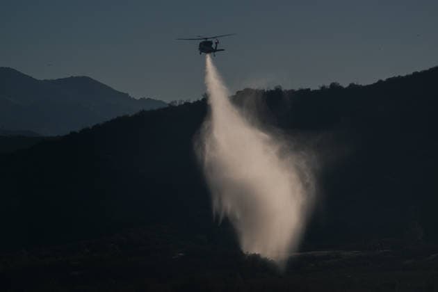 Mines Fire of wildfire continues in Santa Clara County of California SANTA CLARA COUNTY, CALIFORNIA - JULY 26: A fire helicopter drops water on burning areas as crews battle with wildfire named as Mines Fire in Santa Clara County, California on July 26, 2026. Tayfun Coskun Anadolu California United States. Editorial use only. Please get in touch for any other usage.  Copyright: x2026xAnadoluxTayfunxCoskunx
