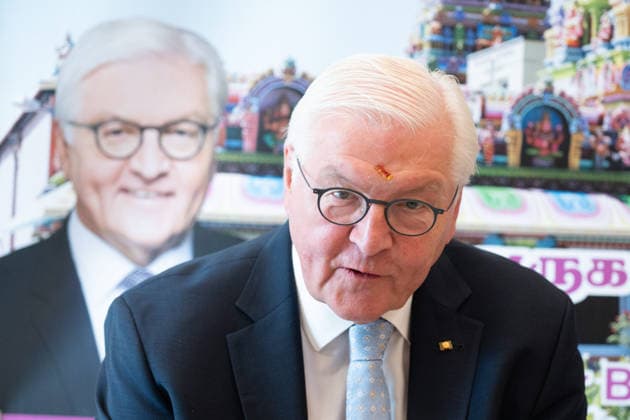 Bundespraesident Frank-Walter STEINMEIER, Portraet, Porträt, Portrait, Angeschnittenes Einzelbild, Einzelmotiv, mit seinem Bild im Hintergrund, Hinduistisches Tempelfest in Hamm, Sri Kamadchi Ampal Tempels in Hamm-Uentrop, 26.07.2026 *** Federal President Frank Walter STEINMEIER, portrait, close-up, single image, single subject, with his image in the background, Hindu temple festival in Hamm, Sri Kamadchi Ampal Temple in Hamm-Uentrop, July 26, 2026