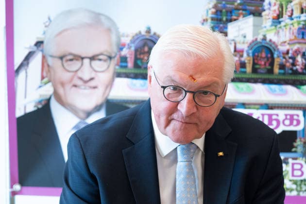 Bundespraesident Frank-Walter STEINMEIER, Portraet, Porträt, Portrait, Angeschnittenes Einzelbild, Einzelmotiv, mit seinem Bild im Hintergrund, Hinduistisches Tempelfest in Hamm, Sri Kamadchi Ampal Tempels in Hamm-Uentrop, 26.07.2026 *** Federal President Frank Walter STEINMEIER, portrait, close-up, single image, single subject, with his image in the background, Hindu temple festival in Hamm, Sri Kamadchi Ampal Temple in Hamm-Uentrop, July 26, 2026