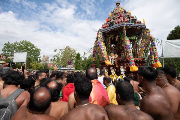 Der Schrein der Goettin Kmadchi waehrend der Prozession, im Hintergrund der Sri Kamadchi Ampal Tempel in Hamm-Uentrop, Hinduistisches Tempelfest in Hamm, Sri Kamadchi Ampal Tempels in Hamm-Uentrop, 26.07.2026 *** The shrine of the goddess Kmadchi during the procession, with the Sri Kamadchi Ampal Temple in Hamm-Uentrop in the background; Hindu temple festival in Hamm; Sri Kamadchi Ampal Temple in Hamm-Uentrop, July 26, 2026