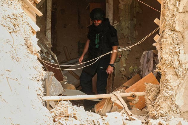 A State Emergency Service rescuer inspects a private house in the Slobidskyi district, destroyed by a direct hit from a Russian S8000 Banderol cruise missile, Kharkiv, Ukraine, July 26, 2026. A 40-year-old woman was killed in the attack, and 12 people were injured. In total, at least 22 private houses and power lines were damaged in the district. (Photo by Viacheslav Madiievskyi Ukrinform) Russians strike residential area in Kharkiv with Banderol missile  Copyright: xViacheslavxMadiievskyix