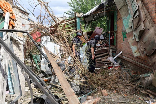 State Emergency Service rescuers inspect the premises of a private house in the Slobidskyi district, destroyed by a direct hit from a Russian S8000 Banderol cruise missile, Kharkiv, Ukraine, July 26, 2026. A 40-year-old woman was killed in the attack, and 12 people were injured. In total, at least 22 private houses and power lines were damaged in the district. (Photo by Viacheslav Madiievskyi Ukrinform) Russians strike residential area in Kharkiv with Banderol missile  Copyright: xViacheslavxMadiievskyix