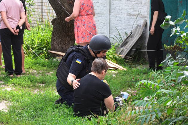 A State Emergency Service psychologist supports a woman after a direct hit from a Russian S8000 Banderol cruise missile on a residential area in the Slobidskyi district, Kharkiv, Ukraine, July 26, 2026. A 40-year-old woman was killed in the attack, and 12 people were injured. In total, at least 22 private houses and power lines were damaged in the district. (Photo by Viacheslav Madiievskyi Ukrinform) Russians strike residential area in Kharkiv with Banderol missile  Copyright: xViacheslavxMadiievskyix