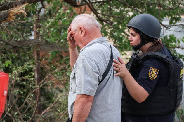 A State Emergency Service psychologist supports a man after a direct hit from a Russian S8000 Banderol cruise missile on a residential area in the Slobidskyi district, Kharkiv, Ukraine, July 26, 2026. A 40-year-old woman was killed in the attack, and 12 people were injured. In total, at least 22 private houses and power lines were damaged in the district. (Photo by Viacheslav Madiievskyi Ukrinform) Russians strike residential area in Kharkiv with Banderol missile  Copyright: xViacheslavxMadiievskyix