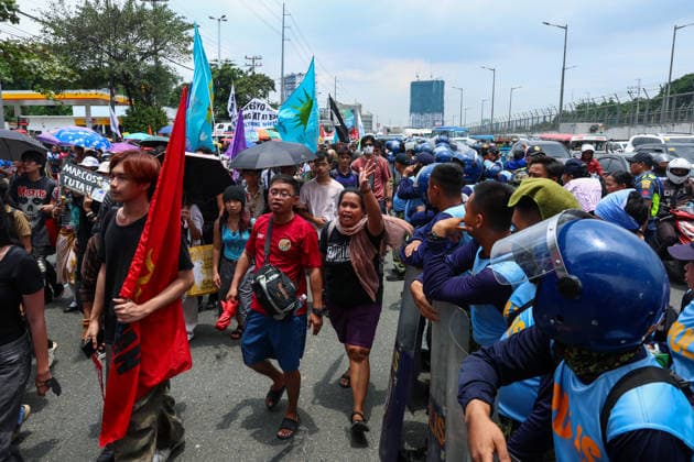 Groups protest as Philippine President Marcos delivers national address in Congress QUEZON CITY, PHILIPPINES - JULY 27: Various civil rights groups march towards the House of Representatives, as Philippine President Ferdinand Bongbong Marcos Jr. will deliver his State of the Nation address at the congress, in Quezon City, Metro Manila, Philippines, on July 27, 2026. The President s national address is expected to touch on an array of international and domestic issues, including South China Sea disputes, Manila s ties with the United States and China, and the impacts of U.S.-Iran conflict on energy supplies and prices. Daniel Ceng Anadolu Quezon City Philippines. Editorial use only. Please get in touch for any other usage.  Copyright: x2026xAnadoluxDanielxCengx