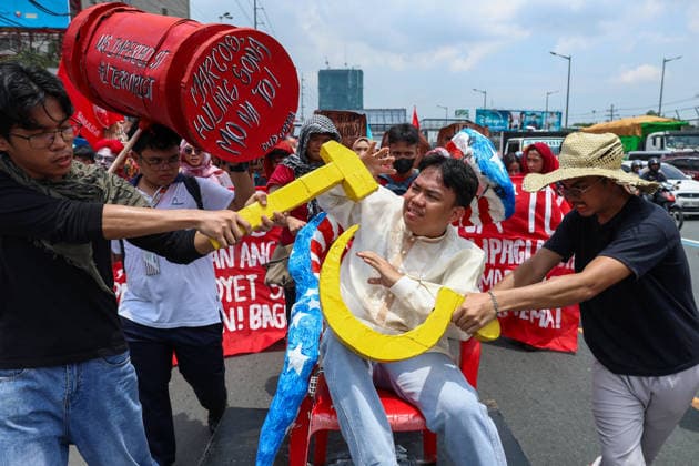 Groups protest as Philippine President Marcos delivers national address in Congress QUEZON CITY, PHILIPPINES - JULY 27: Protesters mocking Philippine President Ferdinand Bongbong Marcos Jr. march towards the House of Representatives, as President Marcos will deliver his State of the Nation address at the congress, in Quezon City, Metro Manila, Philippines, on July 27, 2026. The President s national address is expected to touch on an array of international and domestic issues, including South China Sea disputes, Manila s ties with the United States and China, and the impacts of U.S.-Iran conflict on energy supplies and prices. Daniel Ceng Anadolu Quezon City Philippines. Editorial use only. Please get in touch for any other usage.  Copyright: x2026xAnadoluxDanielxCengx
