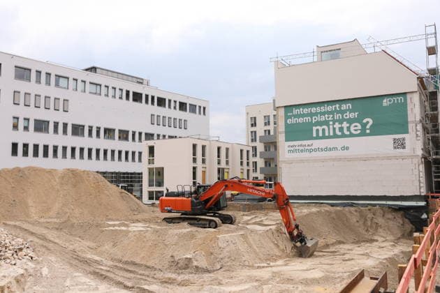 Die Baustelle für das neue Wohn- und Geschäftsviertel am Alten Markt in Potsdam, 26. Juli 2026. Baustelle Alter Markt Potsdam *** The construction site for the new residential and commercial district at the Alter Markt in Potsdam, July 26, 2026 Construction Site at the Alter Markt in Potsdam