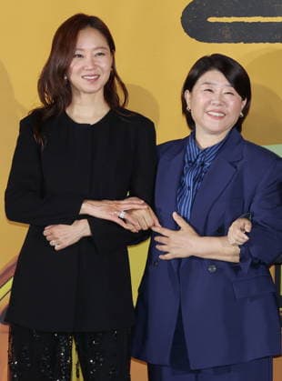 S. Korean actresses Gong Hyo-jin and Lee Jung-eun S. Korean actresses Gong Hyo-jin and Lee Jung-eun South Korean actresses Gong Hyo-jin (L) and Lee Jung-eun, who star in the new movie The Journey to Gyeongju, pose for a photo during a publicity event in Seoul on July 27, 2026, to promote the movie, set to hit local screens in South Korea on Aug. 26. (Yonhap) 2026-07-27 16:27:03 < 1980-2026 YONHAPNEWS AGENCY. .> ¼­¿ïÆ¯º°½Ã EDITORIAL USE ONLY  Copyright: xx PYH2026072716290034400 YonhapxNewsx yonphotos254907