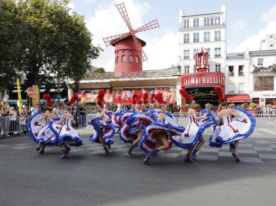 Tour de France cyclists pass by the Moulin Rouge during the final stage in Paris on July 26, 2026. The Moulin Rouge dancers perform before the Tour de France cyclists pass by. On this exceptional occasion, the famous Moulin Rouge dancers step out in front of the cabaret to put on a unique show. Dressed in their flamboyant tricolor costumes, they perform their iconic French Cancan to cheer on the cyclists as they enter the final stretch of their epic journey Marc Ausset Lacroix Bestimage Tour de France riders passing the Moulin Rouge during the final stage in Paris on July 26, 2026—Moulin Rouge dancers perform before the riders pass by For this special occasion, the famous Moulin Rouge dancers step out in front of the cabaret to put on a un  Copyright: xMarcxAussetxLacroixx xBestimagexMarcxAussetxLacroixx xBestimagex