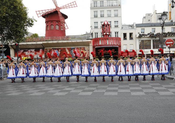 Tour de France cyclists pass by the Moulin Rouge during the final stage in Paris on July 26, 2026. The Moulin Rouge dancers perform before the Tour de France cyclists pass by. On this exceptional occasion, the famous Moulin Rouge dancers step out in front of the cabaret to put on a unique show. Dressed in their flamboyant tricolor costumes, they perform their iconic French Cancan to cheer on the cyclists as they enter the final stretch of their epic journey Marc Ausset Lacroix Bestimage Tour de France riders passing the Moulin Rouge during the final stage in Paris on July 26, 2026—Moulin Rouge dancers perform before the riders pass by For this special occasion, the famous Moulin Rouge dancers step out in front of the cabaret to put on a un  Copyright: xMarcxAussetxLacroixx xBestimagexMarcxAussetxLacroixx xBestimagex