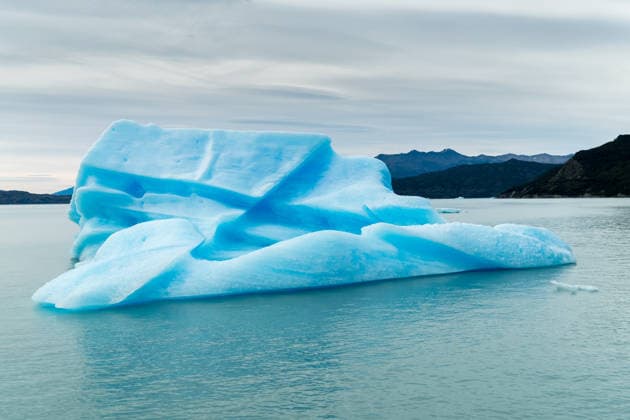 Blue iceberg float on water in Argentina, scenic natural landscape Perito Moreno, Santa Cruz Province, Argentina CR_YECJHG260723A-2087960-01 ,model released, Symbolfoto ,property released