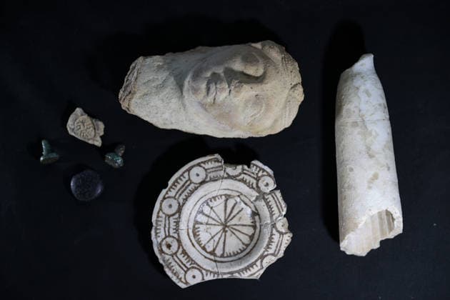 Gold amulet, ancient seal unearthed at Turkmen Karahoyuk excavation in Turkiye s Konya KONYA, TURKIYE - JULY 26: Archaeological artifacts unearthed during excavations at the Turkmen Karahoyuk archaeological site in the Cumra district of Konya, Turkiye, are displayed on July 26, 2026. Among the discoveries are a 3,500-year-old seal inscribed with Luwian hieroglyphs and a gold amulet dating to the Roman period, along with various artifacts uncovered during the ongoing excavations. Serhat Cetinkaya Anadolu Konya Turkey. Editorial use only. Please get in touch for any other usage.  Copyright: x2026xAnadoluxSerhatxCetinkayax