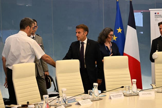 French President Emmanuel Macron attends an interministerial meeting on the response to the wildfires in southwestern France at the French Ministry of the Interior in Beauvau, Paris, on July 27, 2026. Christophe Saidi, Pool Bestimage, PARIS, France  Copyright: xChristophexSaÃ¯di Pool BestimagexChristophexSaÃ¯di Pool Bestimagex