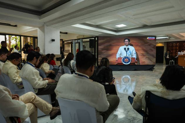 Philippine President Marcos delivers State of the Nation Address QUEZON CITY, PHILIPPINES - JULY 27: Reporters watch livestream of Philippine President Ferdinand Bongbong Marcos Jr. delivering the State of the Nation Address at the House of Representatives in Quezon City, Metro Manila, Philippines, on July 27, 2026. The President s national address is expected to touch on an array of international and domestic issues, including South China Sea disputes, Manila s ties with the United States and China, and the impacts of US-Iran conflict on energy supplies and prices. Daniel Ceng Anadolu Quezon City Philippines. Editorial use only. Please get in touch for any other usage.  Copyright: x2026xAnadoluxDanielxCengx