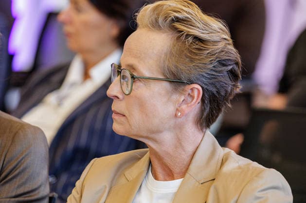27.07.2026. Düsseldorf. Die erfolgreichste Dressurreiterin der Welt Isabell Werth beim Pressegespräch zur Reit WM 2026 in Aachen. Vom 11. bis 23. August 2026 verwandelt sich der Allianz Park Aachen für die FEI World Championships in eine Bühne für Gold, Silber und Bronze in sechs Disziplinen. Die Stadt Aachen und ganz Nordrhein-Westfalen sind Gastgeber für Athletinnen und Athleten aus mehr als 60 Nationen und über eine halbe Millionen Besucherinnen und Besucher. Erstmals wird auch der Para-Reitsport bei einer Reit-Weltmeisterschaft integriert. Düsseldorf Staatskanzlei, Horionplatz 1 Nordrhein-Westfalen Deutschland *** July 27, 2026, Düsseldorf: Isabell Werth, the world’s most successful dressage rider, at a press conference for the