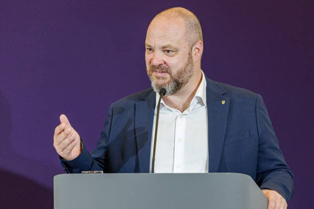 27.07.2026. Düsseldorf. Der Oberbürgermeister der Stadt Aachen Dr. Michael Ziemons beim Pressegespräch zur Reit WM 2026 in Aachen. Vom 11. bis 23. August 2026 verwandelt sich der Allianz Park Aachen für die FEI World Championships in eine Bühne für Gold, Silber und Bronze in sechs Disziplinen. Die Stadt Aachen und ganz Nordrhein-Westfalen sind Gastgeber für Athletinnen und Athleten aus mehr als 60 Nationen und über eine halbe Millionen Besucherinnen und Besucher. Erstmals wird auch der Para-Reitsport bei einer Reit-Weltmeisterschaft integriert. Düsseldorf Staatskanzlei, Horionplatz 1 Nordrhein-Westfalen Deutschland *** July 27, 2026, Düsseldorf: Dr. Michael Ziemons, Mayor of Aachen, at a press conference for the 2026 World Equestr