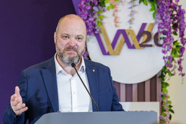 27.07.2026. Düsseldorf. Der Oberbürgermeister der Stadt Aachen Dr. Michael Ziemons beim Pressegespräch zur Reit WM 2026 in Aachen. Vom 11. bis 23. August 2026 verwandelt sich der Allianz Park Aachen für die FEI World Championships in eine Bühne für Gold, Silber und Bronze in sechs Disziplinen. Die Stadt Aachen und ganz Nordrhein-Westfalen sind Gastgeber für Athletinnen und Athleten aus mehr als 60 Nationen und über eine halbe Millionen Besucherinnen und Besucher. Erstmals wird auch der Para-Reitsport bei einer Reit-Weltmeisterschaft integriert. Düsseldorf Staatskanzlei, Horionplatz 1 Nordrhein-Westfalen Deutschland *** July 27, 2026, Düsseldorf: Dr. Michael Ziemons, Mayor of Aachen, at a press conference for the 2026 World Equestr