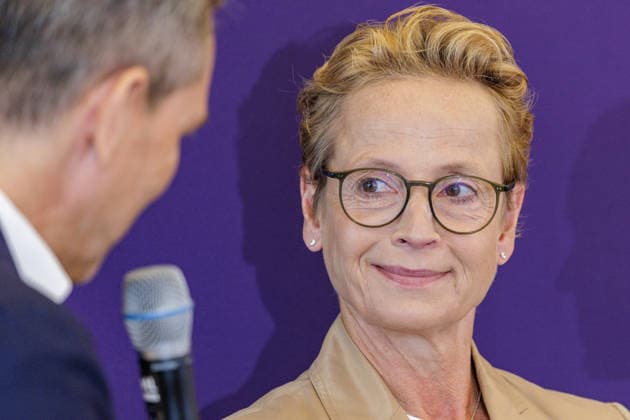 27.07.2026. Düsseldorf. Die erfolgreichste Dressurreiterin der Welt Isabell Werth beim Pressegespräch zur Reit WM 2026 in Aachen. Vom 11. bis 23. August 2026 verwandelt sich der Allianz Park Aachen für die FEI World Championships in eine Bühne für Gold, Silber und Bronze in sechs Disziplinen. Die Stadt Aachen und ganz Nordrhein-Westfalen sind Gastgeber für Athletinnen und Athleten aus mehr als 60 Nationen und über eine halbe Millionen Besucherinnen und Besucher. Erstmals wird auch der Para-Reitsport bei einer Reit-Weltmeisterschaft integriert. Düsseldorf Staatskanzlei, Horionplatz 1 Nordrhein-Westfalen Deutschland *** July 27, 2026, Düsseldorf: Isabell Werth, the world’s most successful dressage rider, at a press conference for the