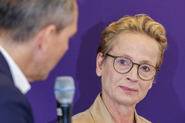 27.07.2026. Düsseldorf. Die erfolgreichste Dressurreiterin der Welt Isabell Werth beim Pressegespräch zur Reit WM 2026 in Aachen. Vom 11. bis 23. August 2026 verwandelt sich der Allianz Park Aachen für die FEI World Championships in eine Bühne für Gold, Silber und Bronze in sechs Disziplinen. Die Stadt Aachen und ganz Nordrhein-Westfalen sind Gastgeber für Athletinnen und Athleten aus mehr als 60 Nationen und über eine halbe Millionen Besucherinnen und Besucher. Erstmals wird auch der Para-Reitsport bei einer Reit-Weltmeisterschaft integriert. Düsseldorf Staatskanzlei, Horionplatz 1 Nordrhein-Westfalen Deutschland *** July 27, 2026, Düsseldorf: Isabell Werth, the world’s most successful dressage rider, at a press conference for the