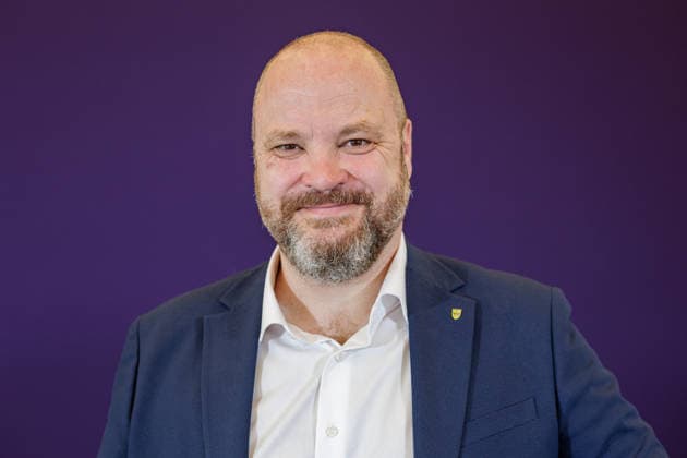27.07.2026. Düsseldorf. Der Oberbürgermeister der Stadt Aachen Dr. Michael Ziemons beim Pressegespräch zur Reit WM 2026 in Aachen. Vom 11. bis 23. August 2026 verwandelt sich der Allianz Park Aachen für die FEI World Championships in eine Bühne für Gold, Silber und Bronze in sechs Disziplinen. Die Stadt Aachen und ganz Nordrhein-Westfalen sind Gastgeber für Athletinnen und Athleten aus mehr als 60 Nationen und über eine halbe Millionen Besucherinnen und Besucher. Erstmals wird auch der Para-Reitsport bei einer Reit-Weltmeisterschaft integriert. Düsseldorf Staatskanzlei, Horionplatz 1 Nordrhein-Westfalen Deutschland *** July 27, 2026, Düsseldorf: Dr. Michael Ziemons, Mayor of Aachen, at a press conference for the 2026 World Equestr