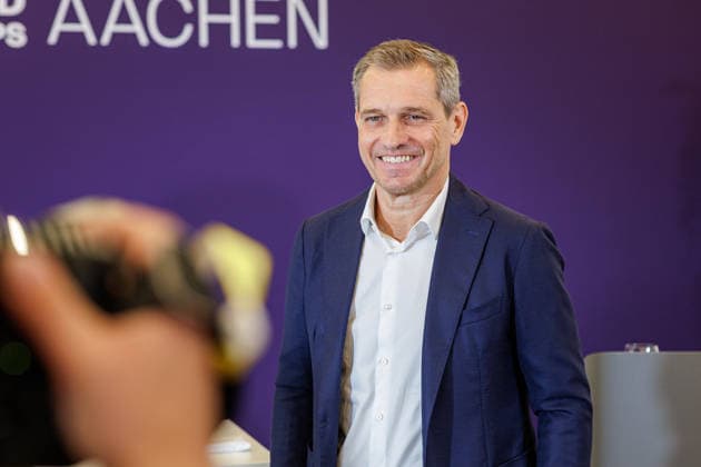 27.07.2026. Düsseldorf. Michael Mronz (Geschäftsführer der Aachener Reitturnier GmbH) beim Pressegespräch zur Reit WM 2026 in Aachen. Vom 11. bis 23. August 2026 verwandelt sich der Allianz Park Aachen für die FEI World Championships in eine Bühne für Gold, Silber und Bronze in sechs Disziplinen. Die Stadt Aachen und ganz Nordrhein-Westfalen sind Gastgeber für Athletinnen und Athleten aus mehr als 60 Nationen und über eine halbe Millionen Besucherinnen und Besucher. Erstmals wird auch der Para-Reitsport bei einer Reit-Weltmeisterschaft integriert. Düsseldorf Staatskanzlei, Horionplatz 1 Nordrhein-Westfalen Deutschland *** July 27, 2026, Düsseldorf—Michael Mronz, Managing Director of Aachener Reitturnier GmbH, at a press conferenc