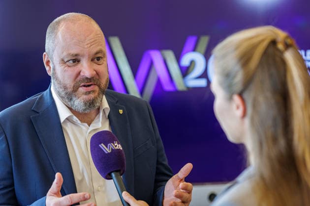 27.07.2026. Düsseldorf. Der Oberbürgermeister der Stadt Aachen Dr. Michael Ziemons beim Pressegespräch zur Reit WM 2026 in Aachen. Vom 11. bis 23. August 2026 verwandelt sich der Allianz Park Aachen für die FEI World Championships in eine Bühne für Gold, Silber und Bronze in sechs Disziplinen. Die Stadt Aachen und ganz Nordrhein-Westfalen sind Gastgeber für Athletinnen und Athleten aus mehr als 60 Nationen und über eine halbe Millionen Besucherinnen und Besucher. Erstmals wird auch der Para-Reitsport bei einer Reit-Weltmeisterschaft integriert. Düsseldorf Staatskanzlei, Horionplatz 1 Nordrhein-Westfalen Deutschland *** July 27, 2026, Düsseldorf: Dr. Michael Ziemons, Mayor of Aachen, at a press conference for the 2026 World Equestr
