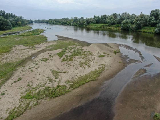 Poland s San River with low water levels as drought intensifies STALOWA WOLA, POLAND- JULY 27: An aerial view of San River with low water levels due to the ongoing drought in Poland in Stalowa Wola, Poland on July 27, 2026. Currently, low water levels have been recorded at 66 percent of Poland’s hydrological stations. Warnings over worsening dry conditions were issued earlier in July, when Poland’s national weather agency said hydrological drought had spread across much of the country. Officials reported falling river levels, reduced groundwater supplies and more monitoring stations recording flows below long-term minimum thresholds. At the end of this week, a heatwave is predicted with temperatures to raise above 35 Celsius degrees. Omar  Copyright: x2026xAnadoluxOmarxMarquesx